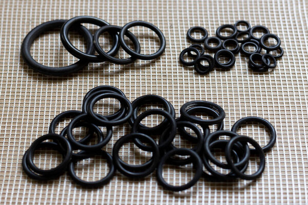 A set of sealing rubber rings of different sizes, designed to seal units and parts of hydraulic and pneumatic machines and mechanisms.