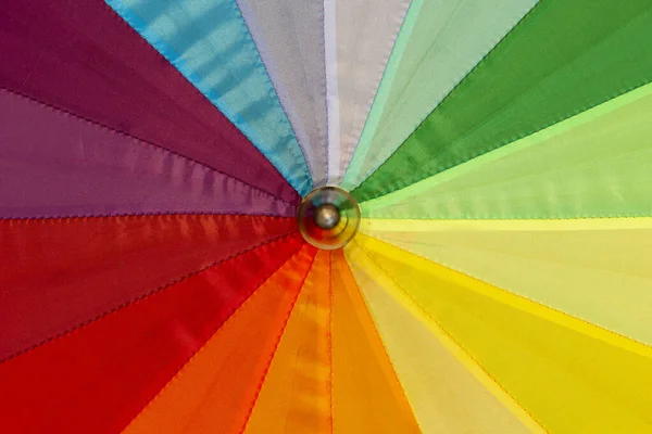 Ett Flerfärgat Paraply Med Ränder Regnbågens Färger Symbol För Hbt — Stockfoto