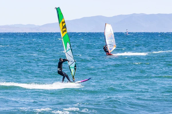 Vladivostok Rusia Octubre 2019 Windsurfers Sea Waves Windy Autumn Day —  Fotos de Stock