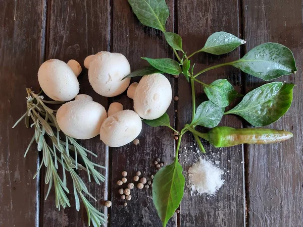 Csendélet Friss Gombás Champignon Hagyma Gyógynövények — Stock Fotó