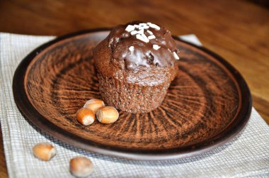 Sabah, Provence tarzı kahvaltı, çay, çikolatalı çörekler ve kekler.