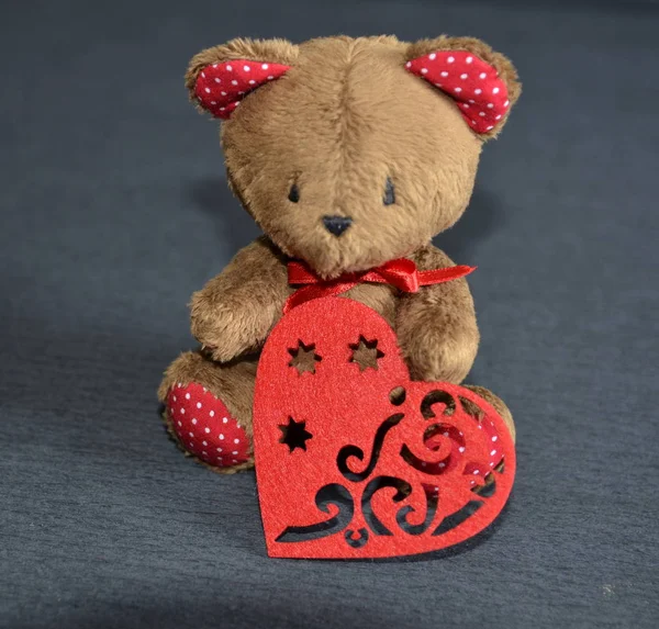 Valentinstag Netter Smarter Teddybär Mit Herz — Stockfoto