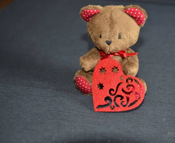 Valentinstag Netter Smarter Teddybär Mit Herz — Stockfoto