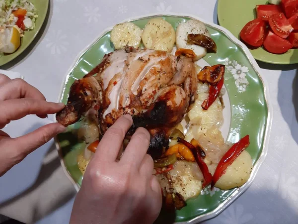 Sappige Kip Gebakken Een Tandoor Een Bord — Stockfoto