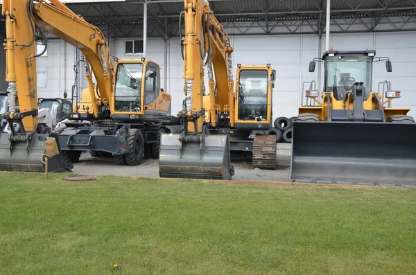 Transport. Construction machinery: excavator, bulldozer, tractor.