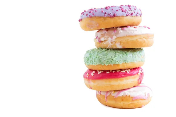 Çörek kulesi beyaza izole edilmiş. Renkli çörekler. 