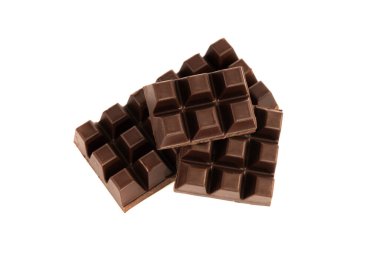 Arkaplanda çikolata parçaları var.