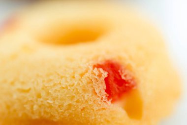 Ev yapımı kurutulmuş meyve aromalı çöreğe yakın çekim