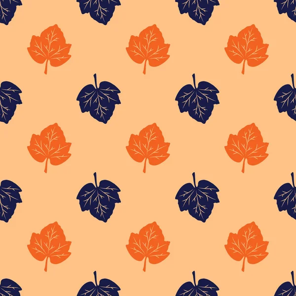 Naadloos patroon van oranje en marine blauwe bladeren op een beige achtergrond. Herfstblad valt. Vector illustratie geweldig voor creatief ontwerp. Voor het versieren van banners, kaarten, prints, textiel, stoffen, ambachten. — Stockvector