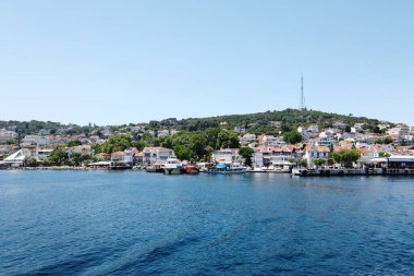 İstanbul 'daki feribottan ada manzarası
