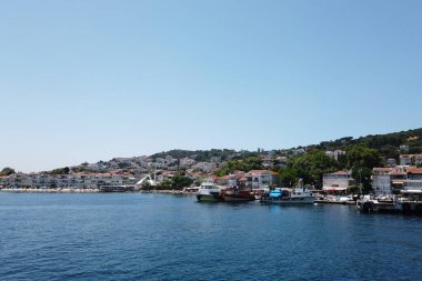 İstanbul 'daki feribottan ada manzarası