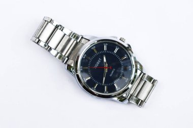 Beyaz bir arka plan üzerinde izole lüks seyretmek