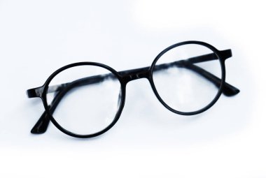 İzole Beyaz Arka Plan gözlük. Siyah çerçeveli camlar