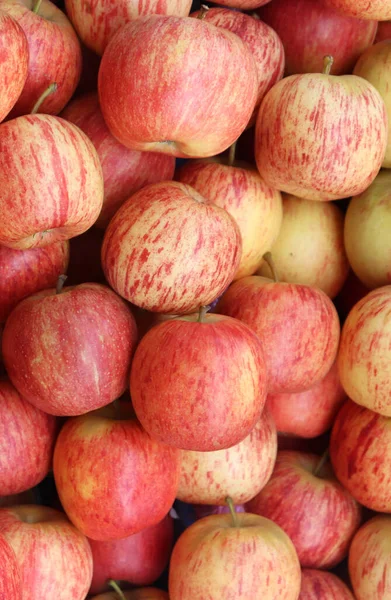 Grupo de manzanas. Fondo de frutas frescas de manzana — Foto de Stock