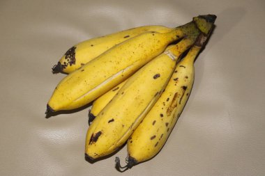 Bir demet sarı muz, taze sağlıklı yiyecek.