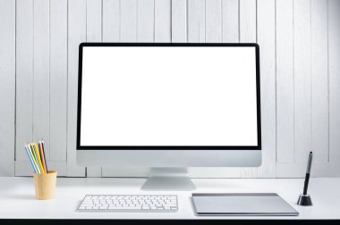 çalışma alanı arka plan boş beyaz ekran modern masaüstü bilgisayar, klavye, fare kalem, tebeşir Beyaz ahşap antika arka plan ile tasarımcılar için