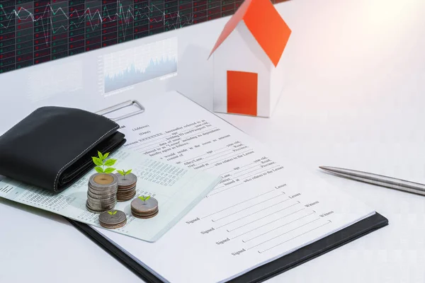 Libreta Ahorros Estado Financiero Modelo Casa Papel Árbol Pequeño Monedas — Foto de Stock