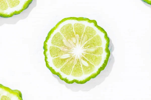 Closeup Verse Bergamot Fruit Segment Geïsoleerd Een Witte Achtergrond Met — Stockfoto