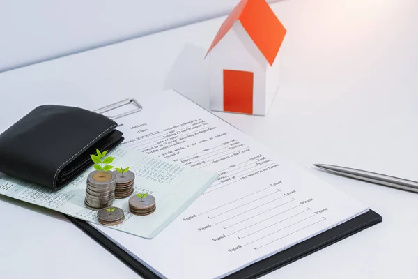 Libreta Ahorros Estado Financiero Modelo Casa Papel Árbol Pequeño Monedas — Foto de Stock