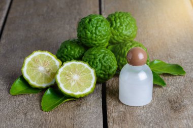 kozmetik ürünleri Bergamot uçucu yağ şampuan taze bergamot meyve ahşap tablo