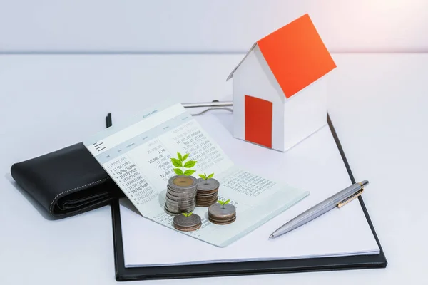 Libreta Ahorros Estado Financiero Modelo Casa Papel Árbol Pequeño Monedas — Foto de Stock