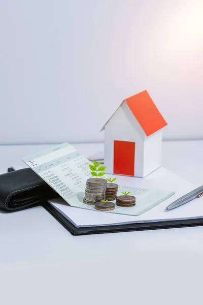 Libreta Ahorros Estado Financiero Modelo Casa Papel Árbol Pequeño Monedas — Foto de Stock