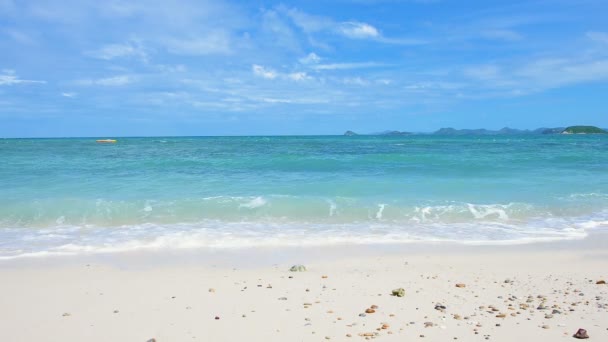 Plage Sable Blanc Avec Mer Bleue Sur Kohkham Sattahip Chonburi — Video