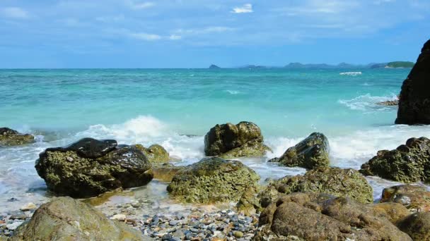 Côte Rocheuse Plage Sable Blanc Avec Mer Bleue Sur Kohkham — Video