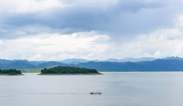 Paysage Montagne Eau Avec Tour Bateau Barrage Kaeng Krachan Parc — Photo