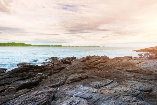 Rotsachtige Kust Khao Laem Samet National Park Rayong Thailand Zonsondergang — Stockfoto