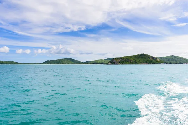 Antecedentes Paisaje Marino Montaña Hermoso Cielo Con Olas Del Velero —  Fotos de Stock