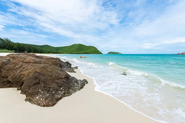 Costa Rochosa Praia Areia Branca Com Mar Azul Koh Samaesarn — Fotografia de Stock
