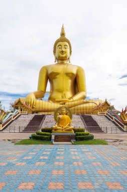 Büyük altın Buddha statue Wat Muang Tapınağı landmark angthong il, Tayland, toplayan