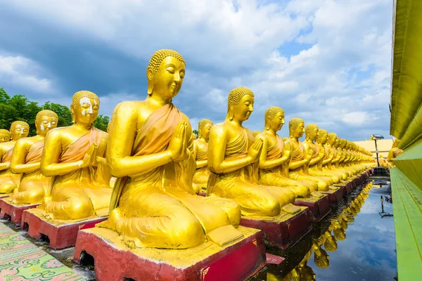 Estatua Dorada Buda Grande Entre Estatua Pequeña 250 Budas Parque —  Fotos de Stock