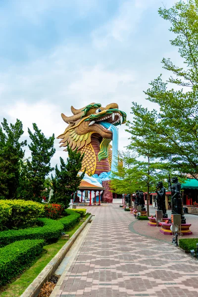 Statuie Mare Dragon Aur Stil Chinezesc Dragon Descendenți Muzeu Suphanburi — Fotografie, imagine de stoc