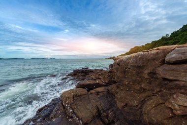 Khao Laem Ya Mu Ko Samet Milli Parkı: Rayong, Tayland günbatımı zamanı, kayalık sahil