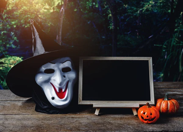 Halloween Háttér Kísérteties Tök Boszorkány Maszk Palatábla Padló Hold Sötét — Stock Fotó