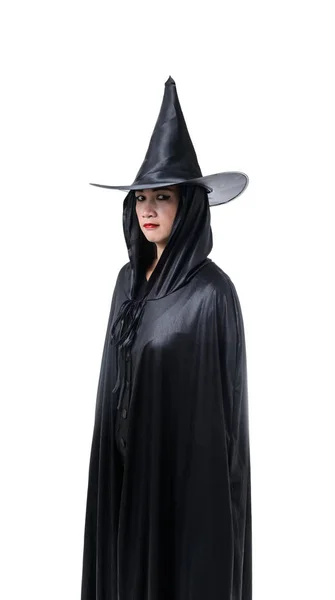 黒い服の女性の肖像画怖い魔女帽子クリッピング パスと白い背景で隔離の側に立ってのハロウィーンの衣装 — ストック写真