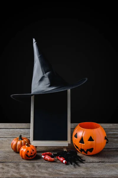 Halloween Pozadí Tabule Stojanu Čarodějnice Klobouk Černý Pavouk Halloween Dýně — Stock fotografie