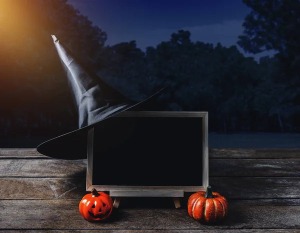 Halloween Háttér Kísérteties Tök Boszorkány Kalap Palatábla Padló Hold Sötét — Stock Fotó