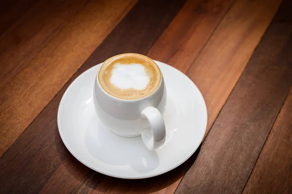 Csésze Forró Tejeskávé Fából Készült Asztal Kávézó Másol Hely — Stock Fotó
