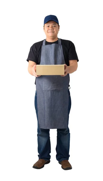 Retrato Corpo Inteiro Homem Entrega Camisa Preta Avental Está Segurando — Fotografia de Stock