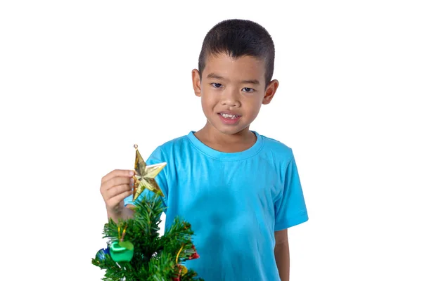 Šťastné Asijské Dítě Drží Zlatou Hvězdu Pro Vánoční Strom Dekorace — Stock fotografie