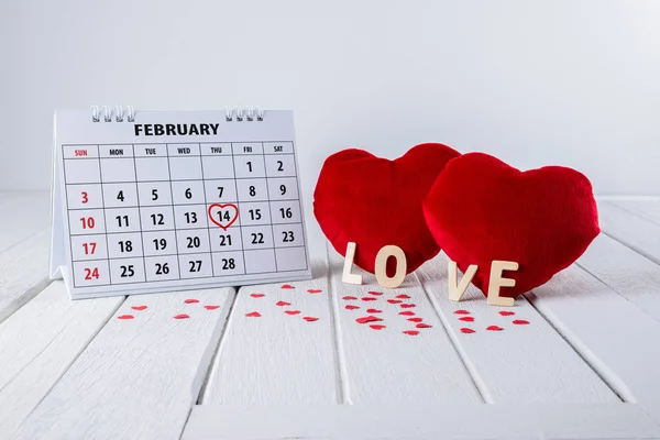 Página Calendário Com Destaque Coração Escrito Mão Vermelha Fevereiro Dia — Fotografia de Stock
