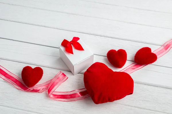 День Святого Валентина Фону Форми Серця Подарунок Коробку Стрічки Білий — стокове фото