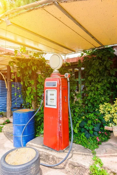 Dispensador Gasolina Aceite Viejo Bombas Gasolina Roja Vintage Estación Del — Foto de Stock
