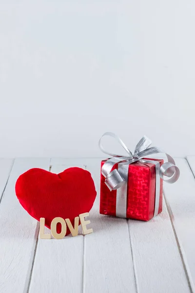 Fondo San Valentín Con Caja Regalo Roja Forma Corazón Palabra — Foto de Stock