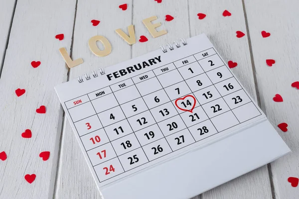 Página Calendário Com Destaque Coração Escrito Mão Vermelha Fevereiro Dia — Fotografia de Stock