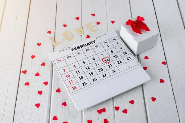 Página Del Calendario Con Resalte Corazón Escrito Mano Roja Febrero — Foto de Stock