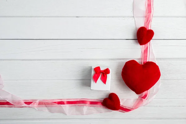 Fondo San Valentín Con Forma Corazón Caja Regalo Cinta Mesa — Foto de Stock